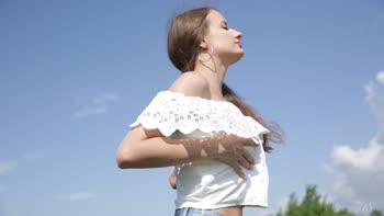 Stunning Teen (18+) Unleashes Sensual Outdoor Bliss