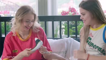 Tetti Dew Korti - Hazel & Anna Di's Sensual Toy Play & Licking