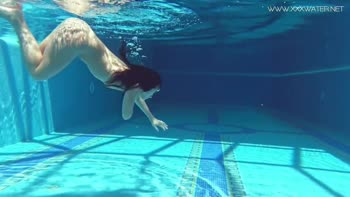 Jessica Lincoln's Underwater Seduction: Teen (18+) Russian Cutie in HD