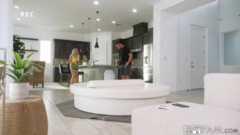 Stepbrother Seduced By Skylar Vox's Curvaceous Charm