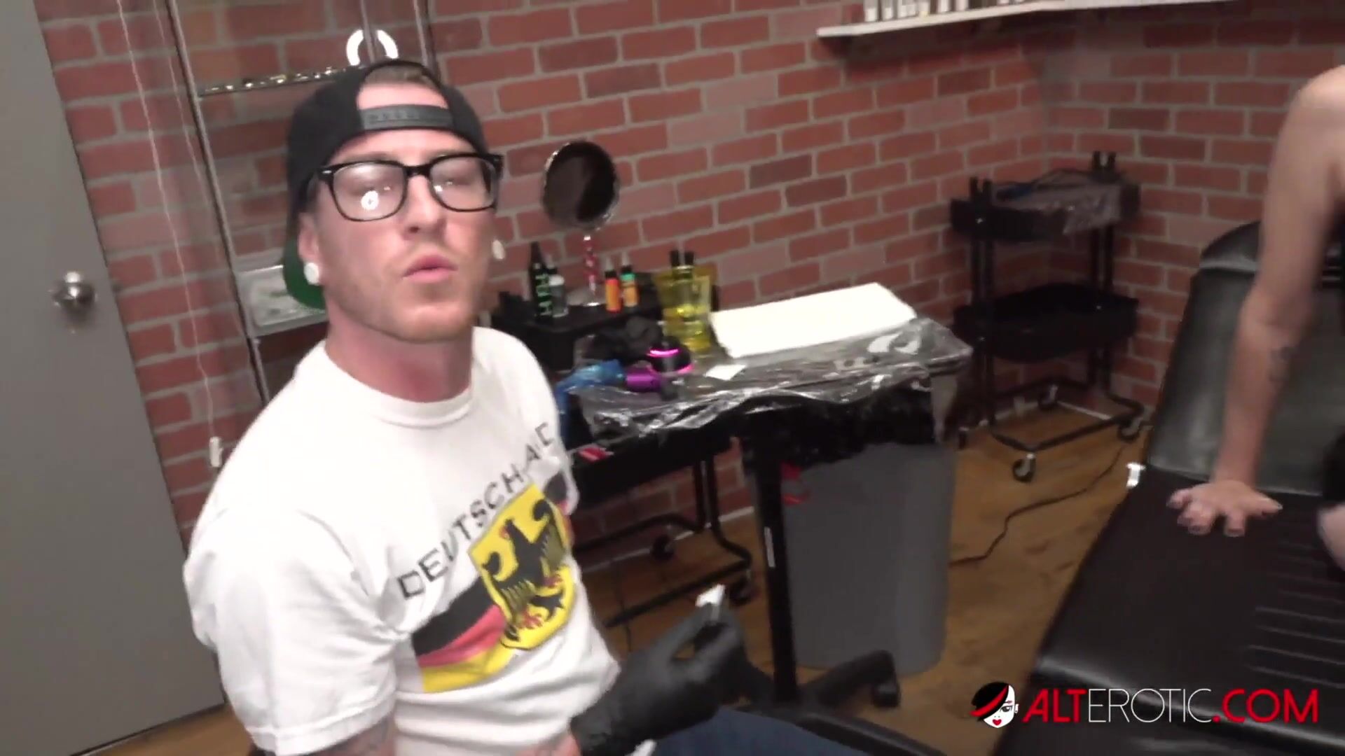 Rosie Rayes Fucked while having her Asshole Tattooed