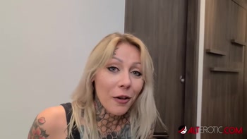 Nayomi Sharp's Sinful Blowjob Before Getting Inked