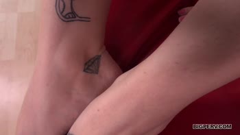 Kami Lee's Sultry Solo Session: Fingering, Rubbing & Orgasmic Delight