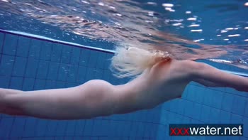 Milana's Underwater Seduction