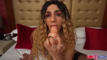 UK TGIRLS: Sarah Jay Shows Off