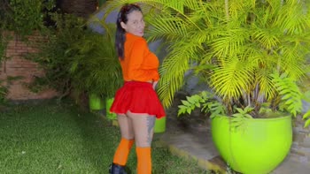 Jenifer Play ll's Colombian Delight: Anal Fisting in Public POV
