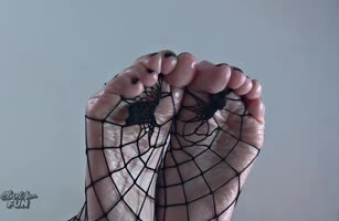 CloseUpFun's Goth Babe Treats Feet to a Rainy Night Cum Shower