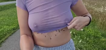 HottPussy118's Public Nipple Flash: Big Tits Exposed in Broad Daylight