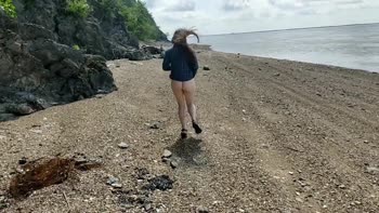 MissPopa's Risky Beach Adventure: Flashing Ass & Running Naked