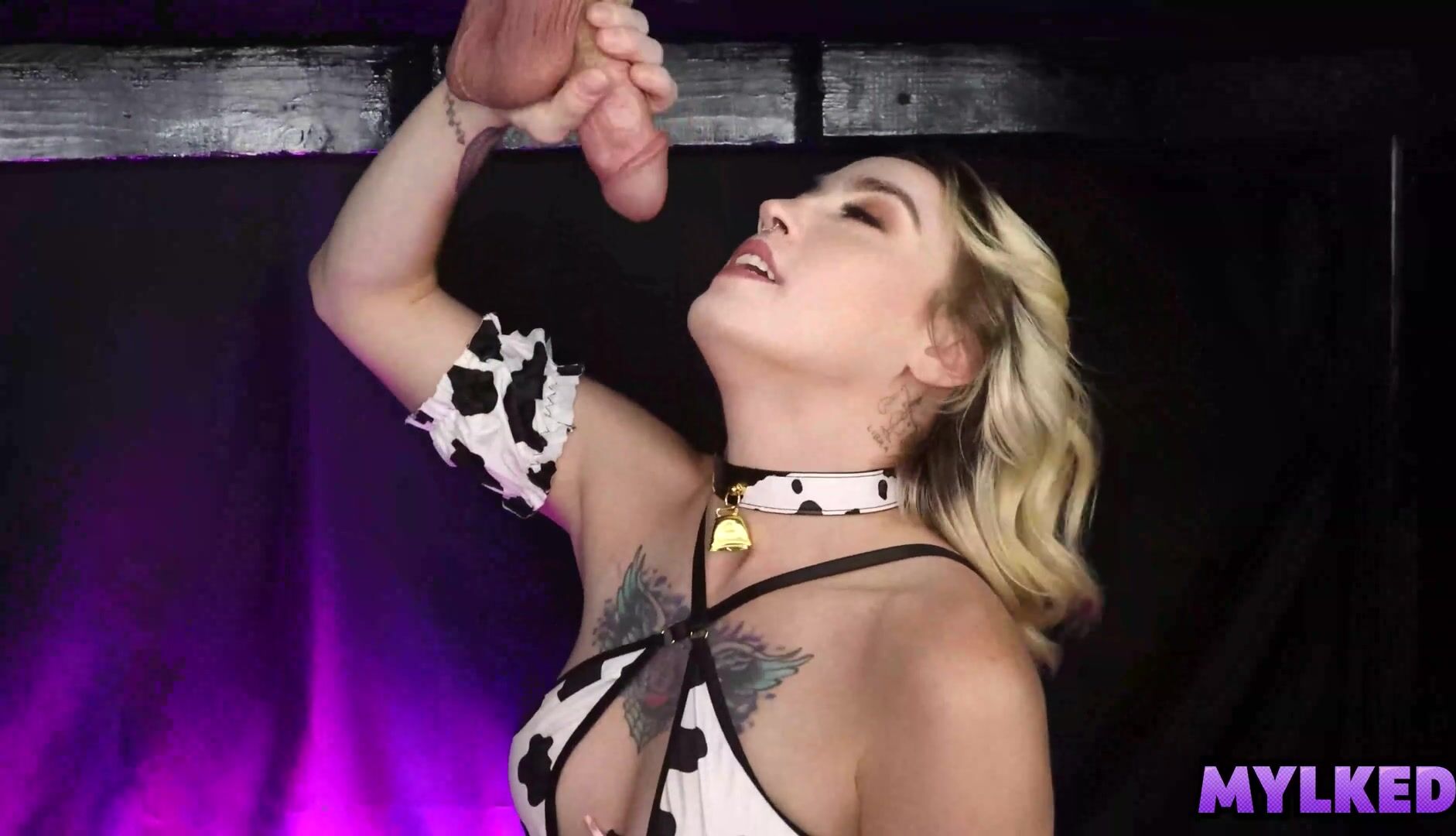 I Jizz on Hot Amateur Blonde - Milking Table Handjob