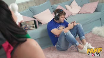 Fake Hostel Prank Turns into Anal Lovestory for Short Hair Babe
