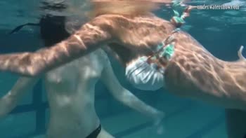 Irina and Anna's Sizzling Underwater Lesbiangasm