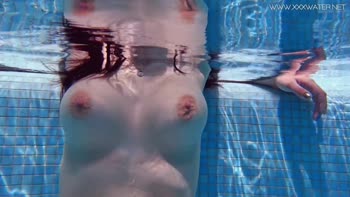 Submerged in Seduction: Russian Teen (18+) Sheril's Underwater Masturbation