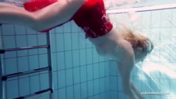 Lucie's Sizzling Underwater Solo Show