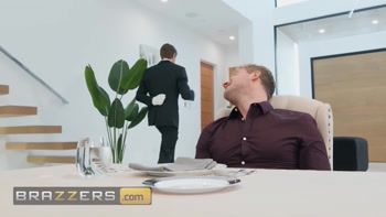 Whitney Wright Swallows Van Wylde's Hard Dick Under The Restaurant