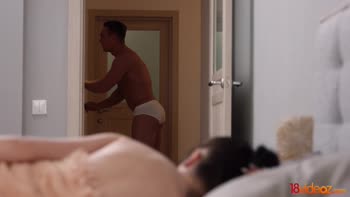Kiara Gold's Morning Threesome Delight: Anal, DP & FFM