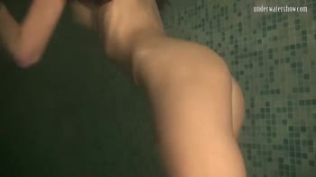 Liza Medovaja's Underwater Temptation: Tight Pussy Revealed