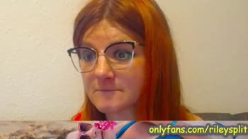 RileySplit's Sizzling Solo: Redhead Sensation in Pantyless Perfection