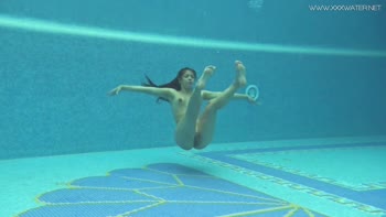 Sazan Cheharda Sexy Naked Swimming