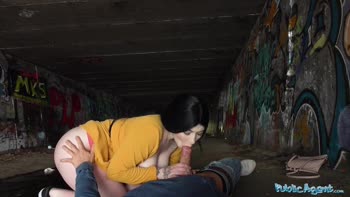 Amilia Onyx Tempts Fate in a Public Blowjob Bonanza