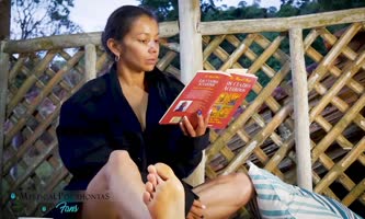 MysticalPocahontas' Real Orgasmic Solo Squirting Session