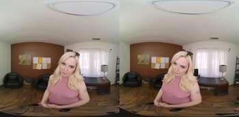 Lexi Lore's Sizzling VR Seduction: Playing Hard to Get