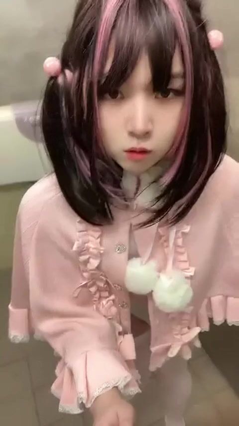 Kanata Sissy's Desperate Pee: Cute Crossdressing Sissy's Embarrassing Moment