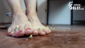 Sizzling Czech Giantess Crush: Long Toes and Bare Soles