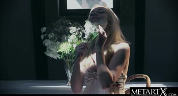Gorgeous Blonde's Fingered Frenzy to Orgasmic Bliss
