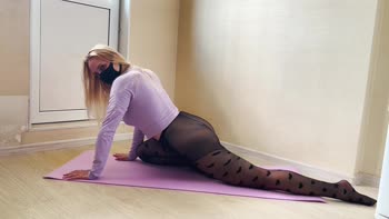 Irinisska's Yoga Flexibility Challenge in Pantyhose