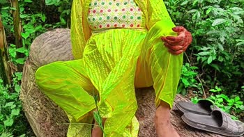 Desi Girl 07's Jungle Affair: A Steamy Outdoor Encounter