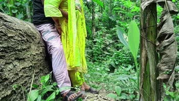 Desi Girl 07's Jungle Affair: A Steamy Outdoor Encounter