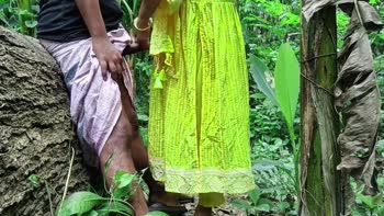 Desi Girl 07's Jungle Affair: A Steamy Outdoor Encounter