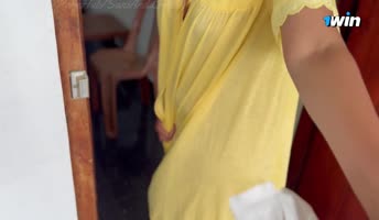 SaniAndLove's Sri Lankan e: Delivery Guy Gets a Surprise Blowjob