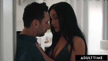 Jennifer White's Raunchy Ride with DILF Tommy Pistol