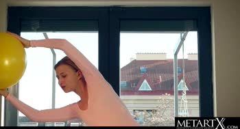 Blonde Bombshell Lisa Dawn Gets Off with Exercise Ball