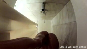 London Keyes' Sizzling Shower & BTS Delight