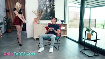 Beautiful stepsis offers her pussy as reward to stepbro