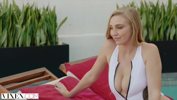 VIXEN KENDRA SUNDERLAND CHEATS THE SECOND HER BF LEAVES