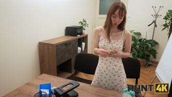 HUNT4K. Sexy GF sucking for money