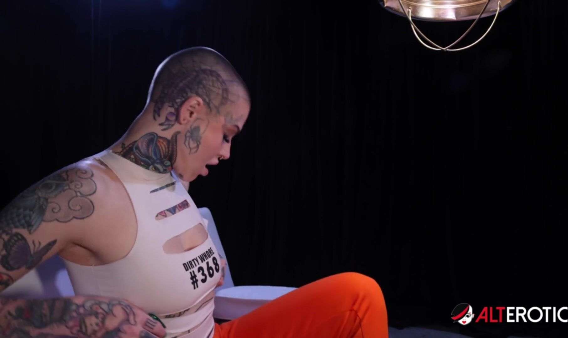 Tattooed Prisoner Titi Ramone Fucks the Detective