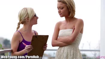 Lesbian Daa Skye Tries Pussy