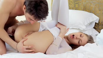 HOTTEST Anjelica stunned the boy with her beautiful body!