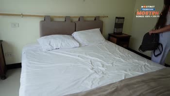 Sharing a Bed with Stepsis Deluxe_Bitch in Steamy Family Swap