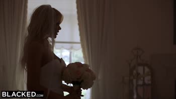 Riley Steele's BBC Debut: A Blonde Bombshell Swallows The Big Cock!