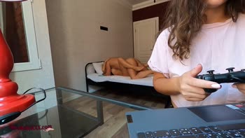 AliceKellyXXX - Gamer Girl's Cheating Secret: Sister Catches Boyfriend in Steamy Threesome