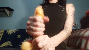 HellENXxOo's Dirty Talk Handjob Teaches You to Be a Good Boy