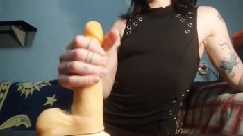 HellENXxOo's Dirty Talk Handjob Teaches You to Be a Good Boy