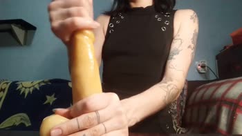 HellENXxOo's Dirty Talk Handjob Teaches You to Be a Good Boy