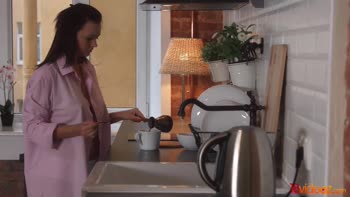 Emily Thorne's Morning Delight: Shaven Pussy and Big Booty Riding